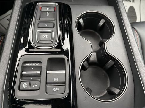 Used 2025 Honda Pilot TrailSport image 24