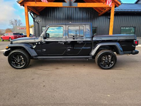Used 2025 Jeep Gladiator Sport image 19