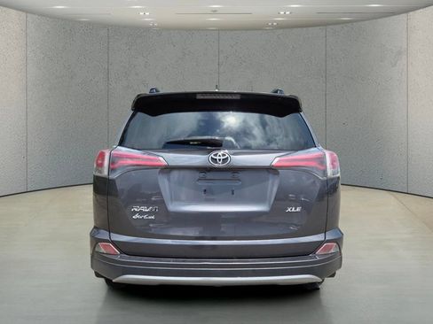 Used 2018 Toyota RAV4 XLE FWD image 6