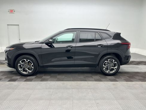 Used 2024 Chevrolet Trax LT w/ Driver Confidence Package FWD image 2