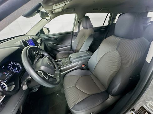 Used 2023 Toyota Highlander LE image 13