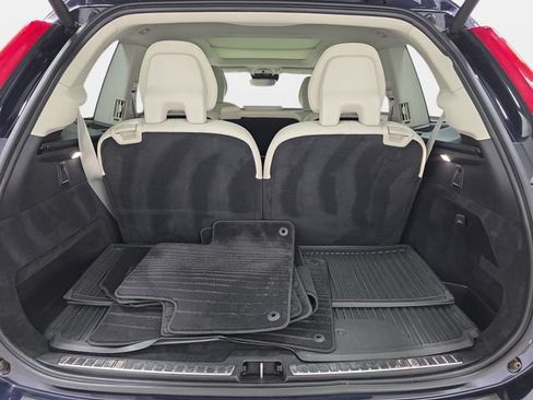 Used 2019 Volvo XC90 T5 Momentum w/ Multimedia Package AWD/4WD image 32