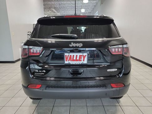 Certified 2022 Jeep Compass Latitude w/ Sun and Sound Group AWD/4WD image 10