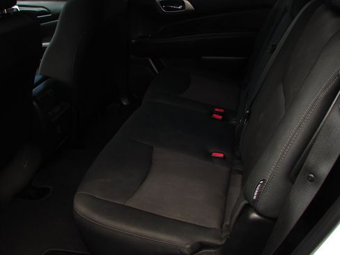 Used 2018 Nissan Pathfinder SV image 10