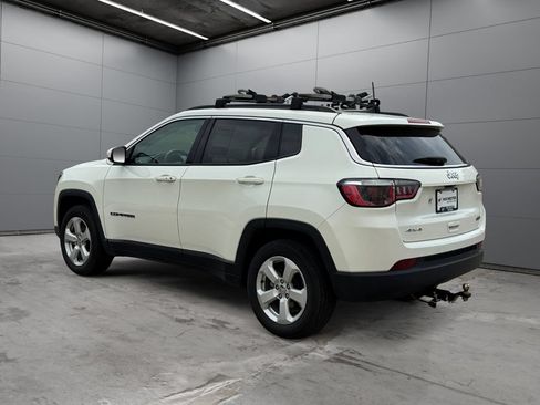 Used 2018 Jeep Compass Latitude w/ Popular Equipment Group AWD/4WD image 3