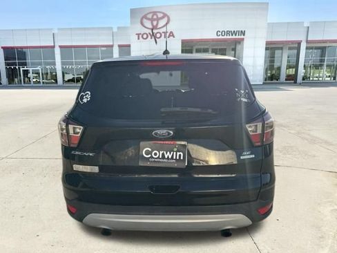 Used 2017 Ford Escape SE FWD image 4