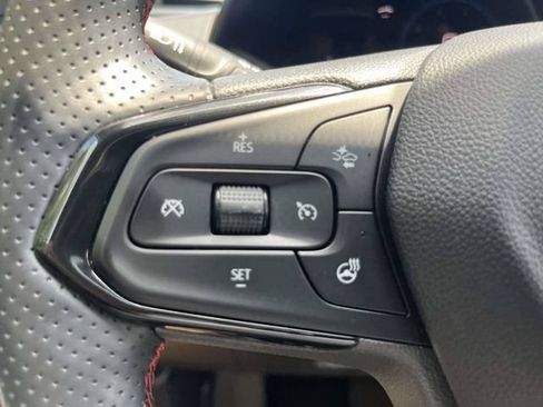 Used 2025 Chevrolet Trax RS w/ Sunroof Package FWD image 23