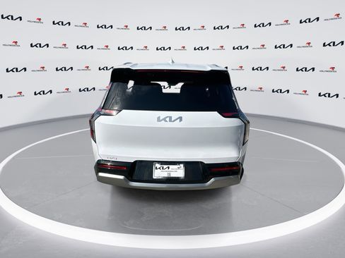 Certified 2026 Kia EV9 Land image 7