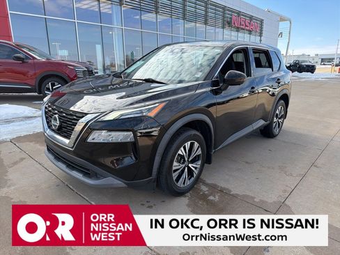 Used 2021 Nissan Rogue SV image 1