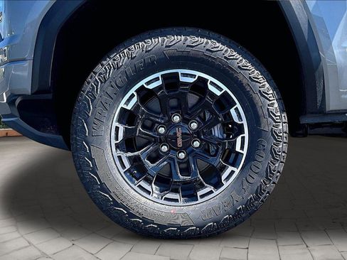 New 2026 GMC Canyon AT4 w/ AT4 Premium Package AWD/4WD image 15