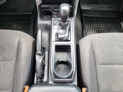Used 2018 Toyota Tacoma TRD Off-Road AWD/4WD image 18