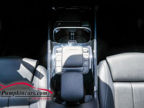 Used 2021 Mercedes-Benz GLB 250 4MATIC w/ Premium Package image 33