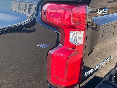 Used 2019 Chevrolet Silverado 1500 High Country w/ High Country Premium Package AWD/4WD image 29