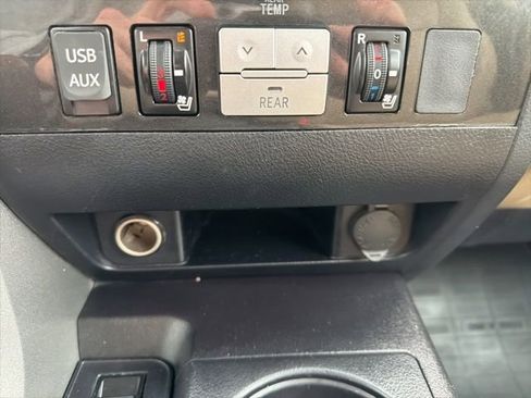 Used 2016 Toyota Sequoia Platinum image 29