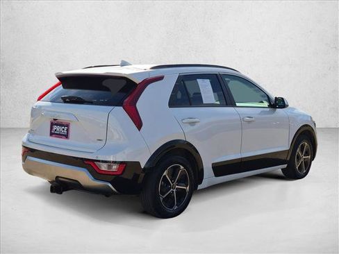 Used 2023 Kia Niro FWD image 5