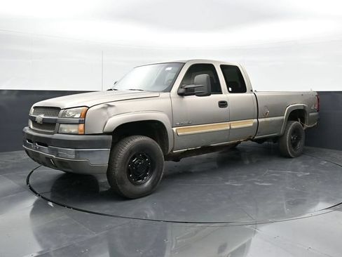 Used 2003 Chevrolet Silverado 2500 LS w/ Snow Plow Prep Package AWD/4WD image 2