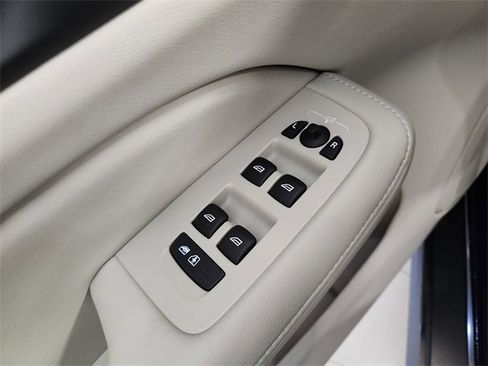 New 2026 Volvo V60 B5 Cross Country Plus w/ Protection Package Premier image 23