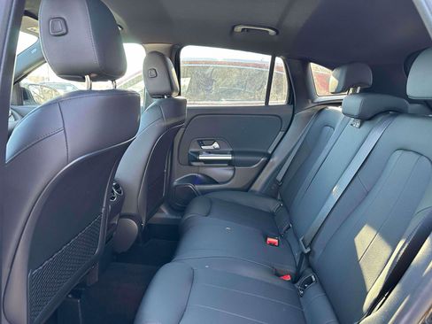 Used 2025 Mercedes-Benz GLA 250 4MATIC image 9