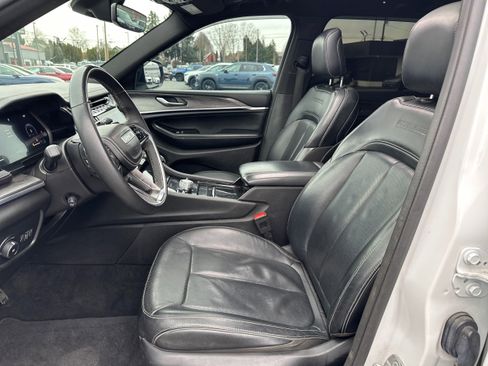 Used 2023 Jeep Grand Cherokee Overland image 9