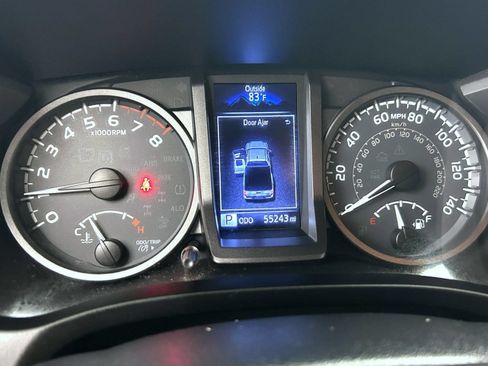 Used 2019 Toyota Tacoma TRD Off-Road AWD/4WD image 14