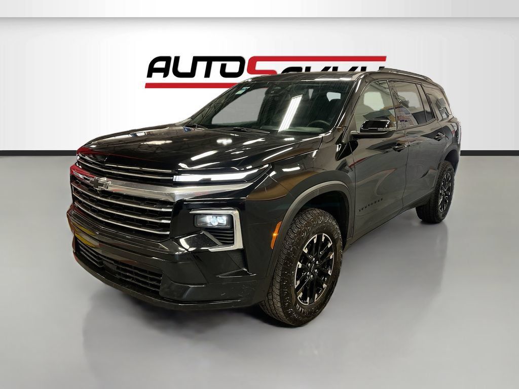 Used 2025 Chevrolet Traverse Z71 AWD/4WD image 3