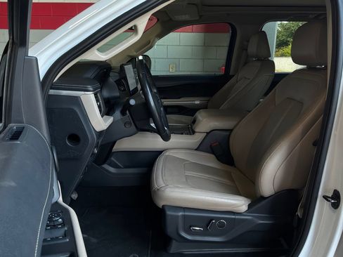 Used 2024 Ford Expedition Limited RWD image 10