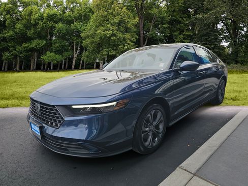 Used 2023 Honda Accord EX image 3