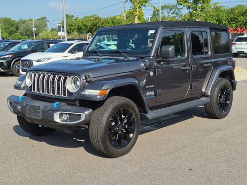 Used 2024 Jeep Wrangler Unlimited Sahara w/ Technology Group AWD/4WD image 7