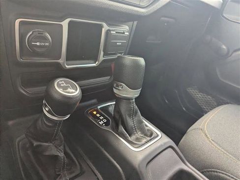 Used 2024 Jeep Gladiator Sport AWD/4WD image 10