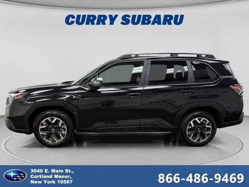 Used 2025 Subaru Forester Premium AWD/4WD image 2