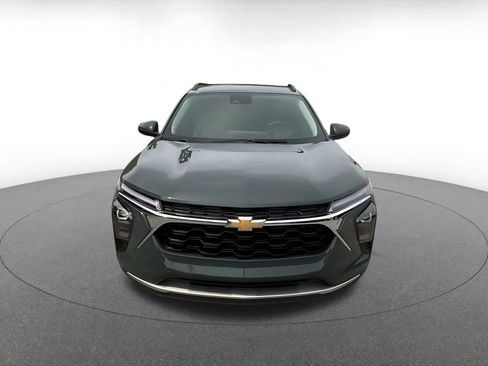 Used 2025 Chevrolet Trax LT w/ LT Convenience Package FWD image 4