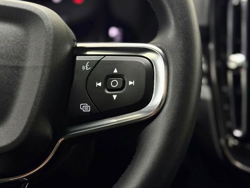 Used 2023 Volvo XC40 Recharge Ultimate image 20