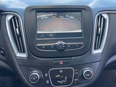 Used 2018 Chevrolet Malibu LS FWD image 13