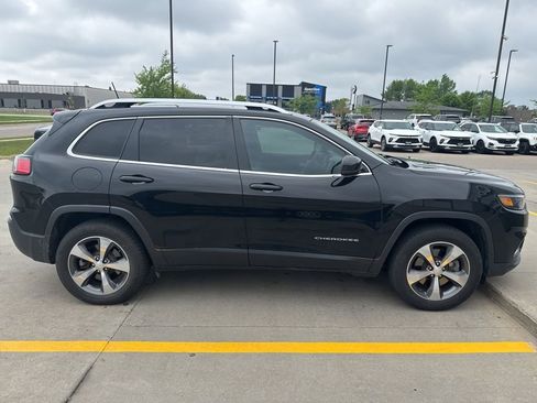 Used 2019 Jeep Cherokee Limited w/ Trailer Tow Group AWD/4WD image 2