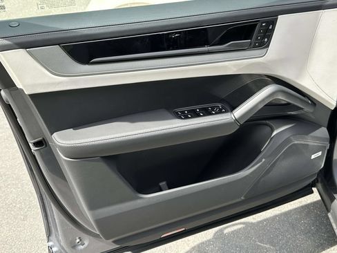 New 2026 Porsche Cayenne Coupe AWD/4WD image 17