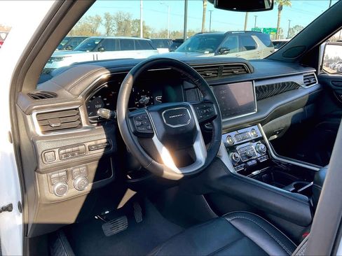 Used 2023 GMC Yukon Denali image 17