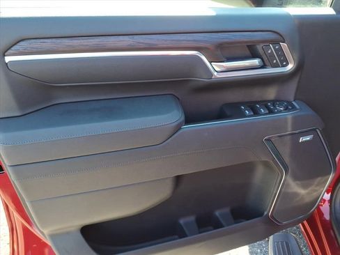 New 2026 GMC Sierra 2500 SLT w/ SLT Premium Package image 9