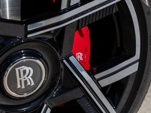 New 2026 Rolls-Royce Cullinan Black Badge image 18