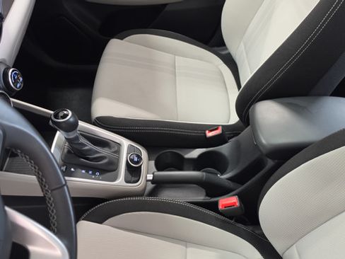 Certified 2025 Hyundai Venue SEL FWD image 19