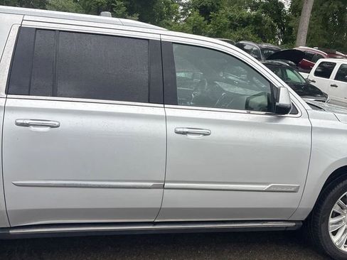 Used 2017 Cadillac Escalade ESV Platinum AWD/4WD image 9