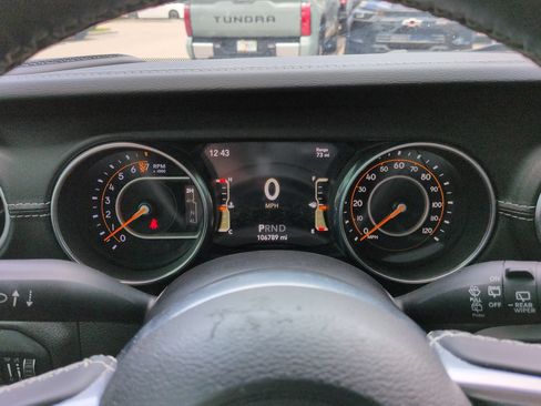 Used 2018 Jeep Wrangler Unlimited Sahara AWD/4WD image 27