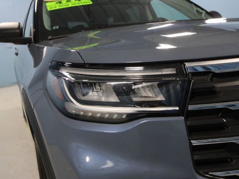 Used 2025 Ford Explorer Active image 33