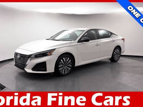 Used 2025 Nissan Altima 2.5 SV FWD image 1