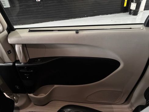 Used 2023 Chrysler Pacifica Touring-L w/ Uconnect Theater Family Group AWD/4WD image 41