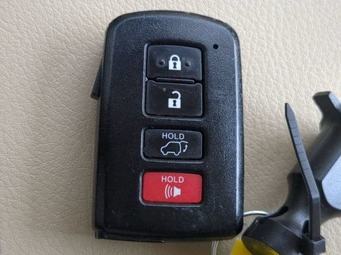 Used 2018 Toyota Highlander Limited Platinum AWD/4WD image 29