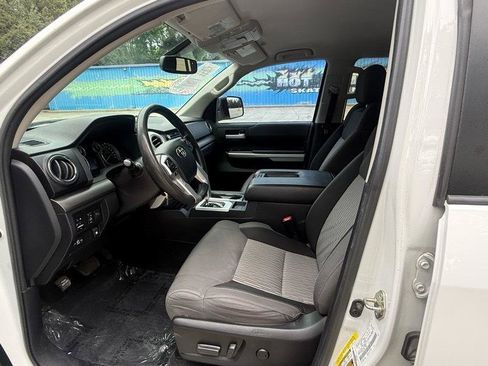 Used 2017 Toyota Tundra SR5 w/ SR5 Upgrade Package RWD image 28