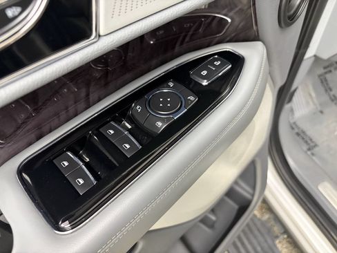 Used 2019 Lincoln Navigator Reserve AWD/4WD image 15