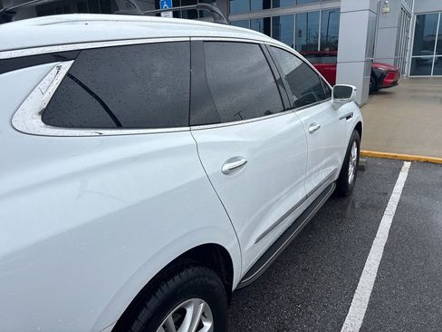 Used 2018 Buick Enclave Essence image 5