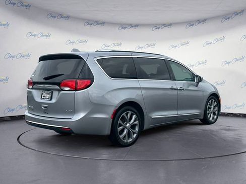 Used 2020 Chrysler Pacifica Limited image 5