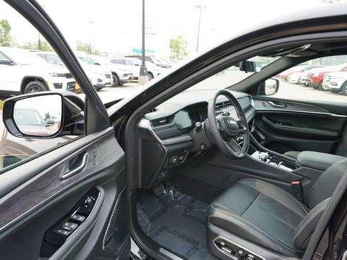 Used 2024 Jeep Grand Cherokee Overland w/ Advanced Protech Group III image 14